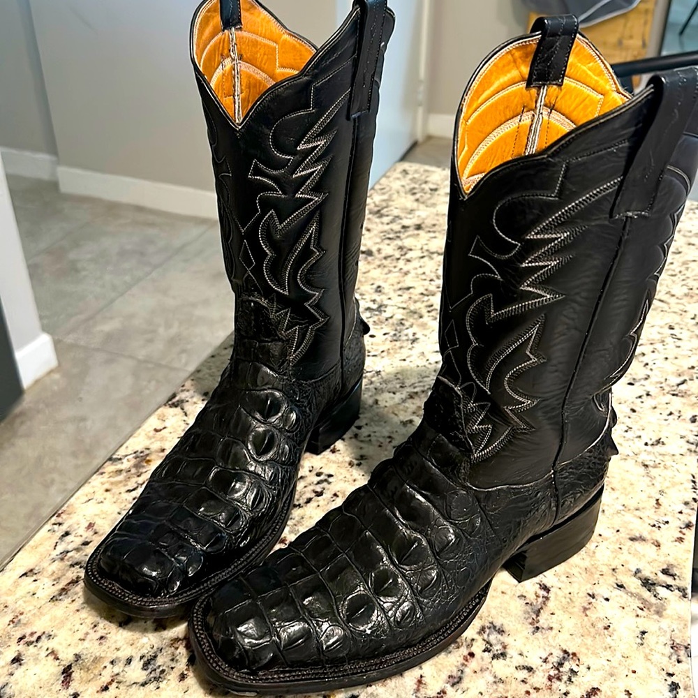 Alligator leather boots size 9 men hand crafted in Mexico wore twice